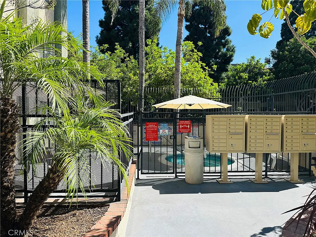 2 bed, 895 sqft, $2,600 — Photo 3