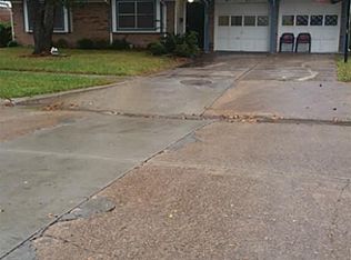 2002 S Rayburn Ct, Pasadena, TX 77502