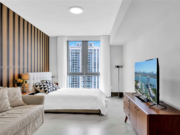 17111 Biscayne Blvd #1709 — Photo 38