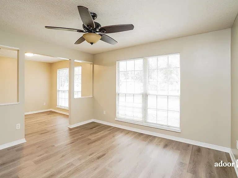 1671 Aletha Mnr — Photo 6