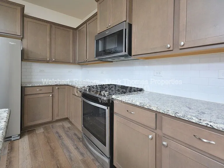 409 Vassar Dr — Photo 7