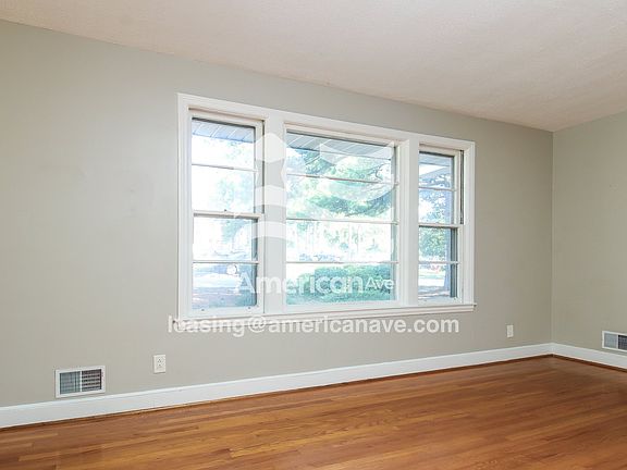 1569_003_living_room_4.jpg