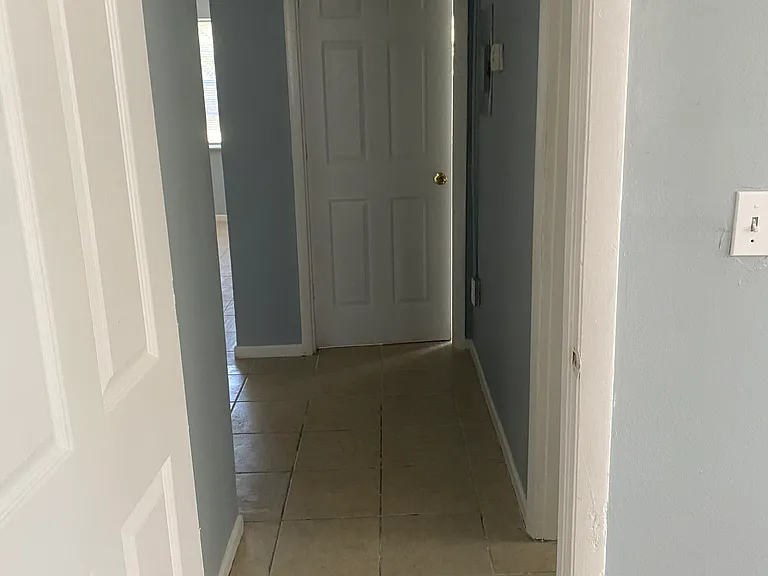 656 Williamsburg Dr #1 — Photo 8