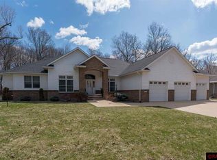 417 Diamond Creek Rd, Mankato, MN 56001