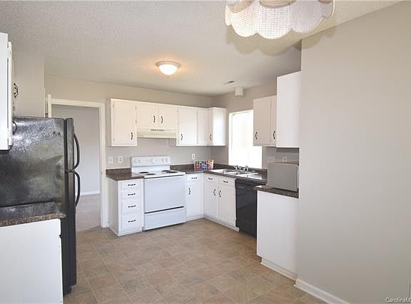 5th image of 2408 Oak Leigh Dr