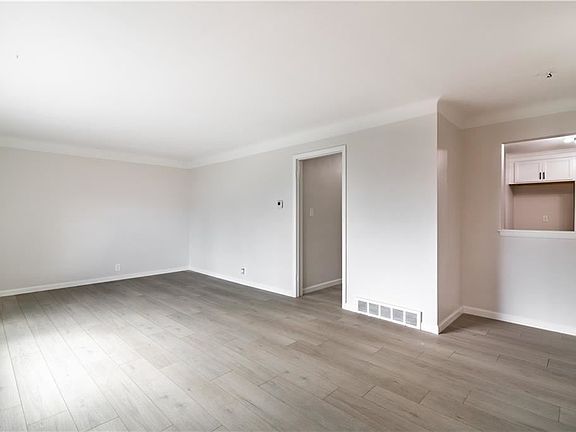 5th image of 24545 Berrimore Ln