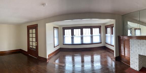 3rd image of 222 Hewitt Ave