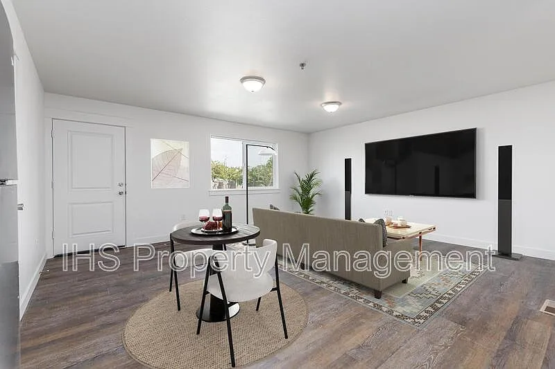 2 bed, 2.0 bath, 1000 sqft, $1,325 — Photo 3
