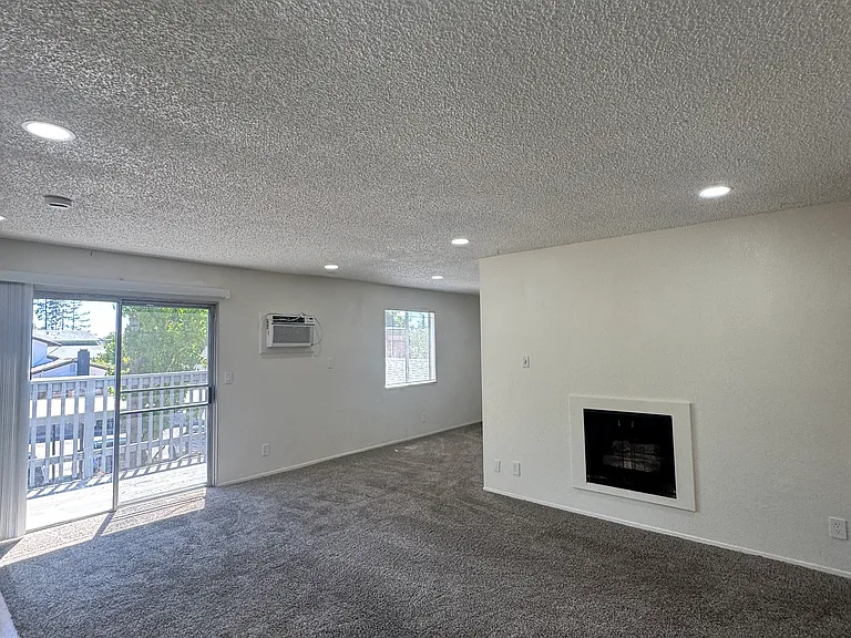 118 Yorkshire Ct #D — Photo 4