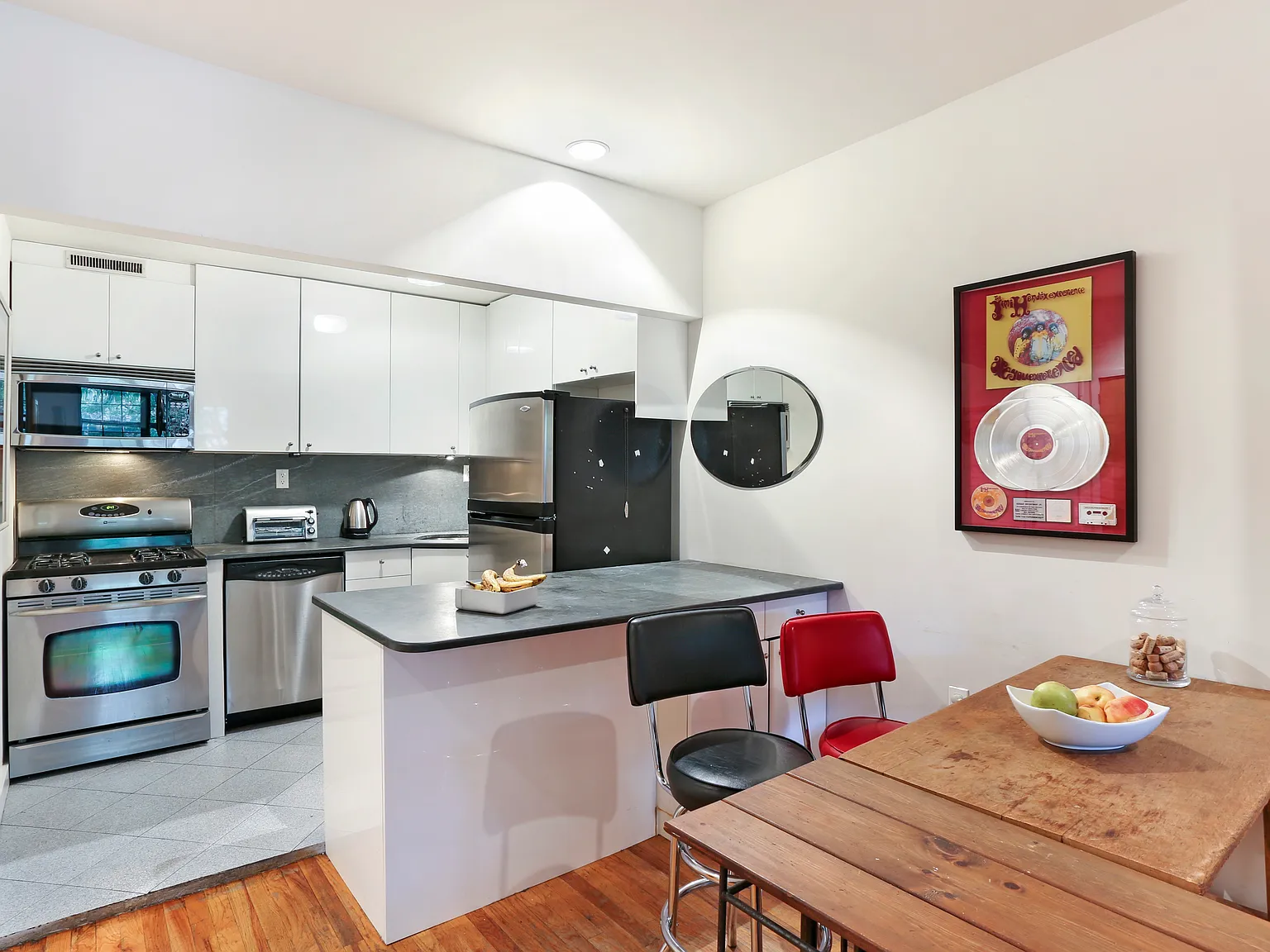214 East 9th Street — Photo 2