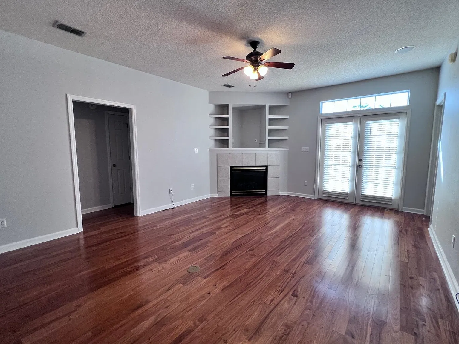 3 bed, 2.0 bath, 1483 sqft, $2,200 — Photo 3