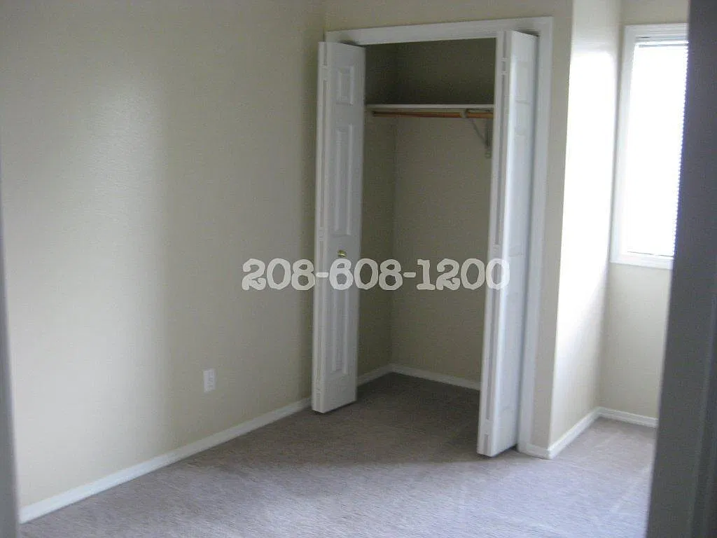 3 bed, 1302 sqft, $2,195 — Photo 4