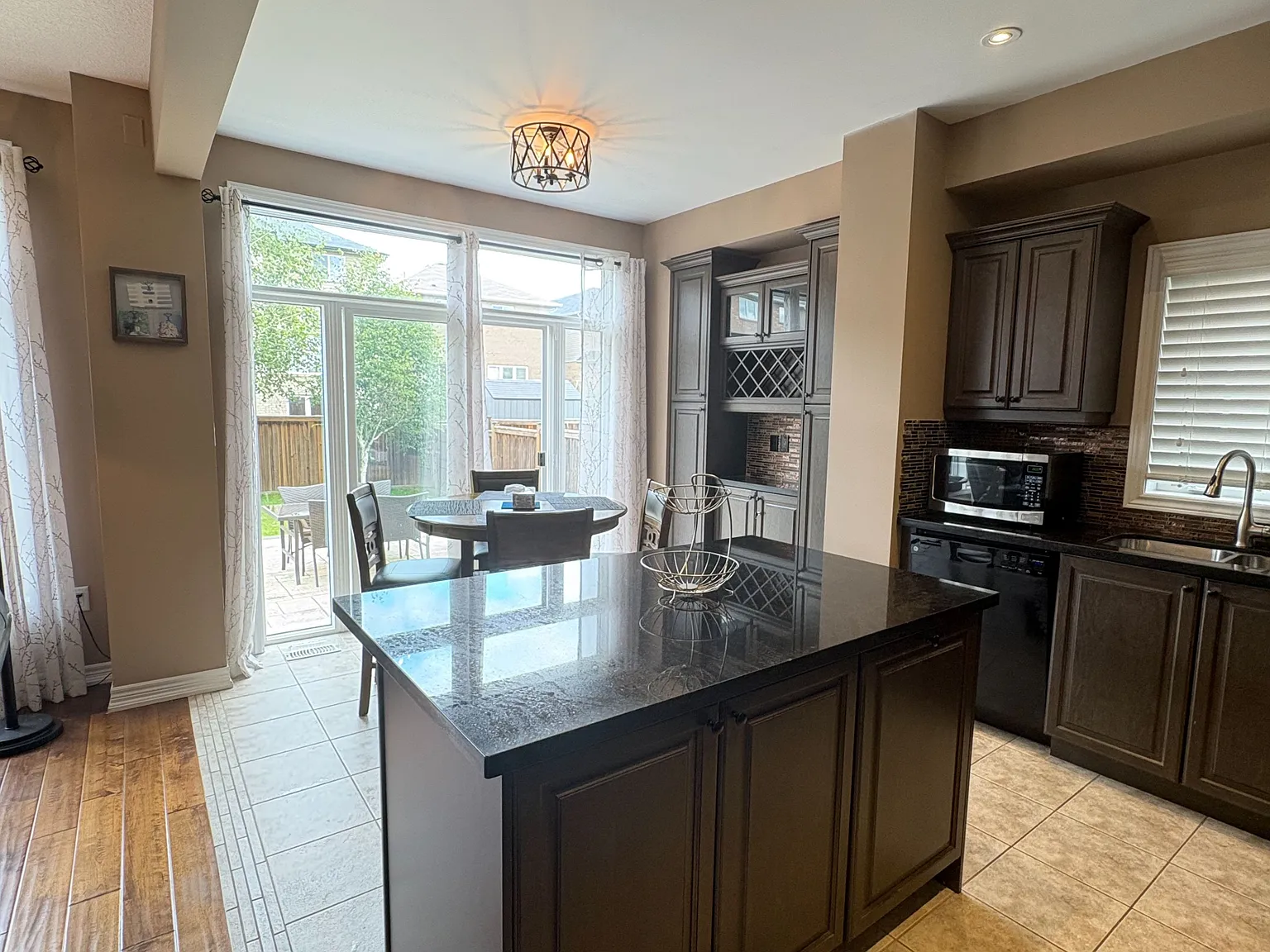 6 bed, $5,300 — Photo 3