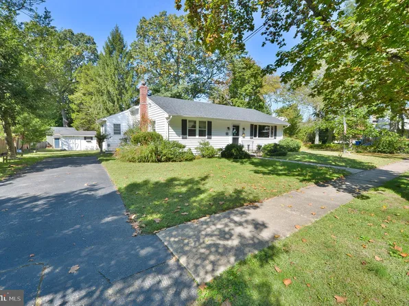 500 8th St, Riverton, NJ 08077