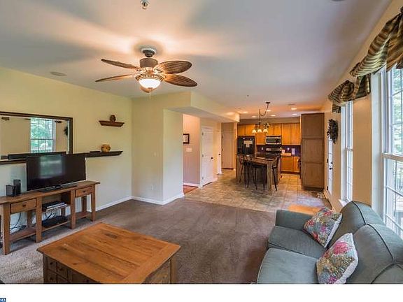 4th image of 12 White Clay Dr