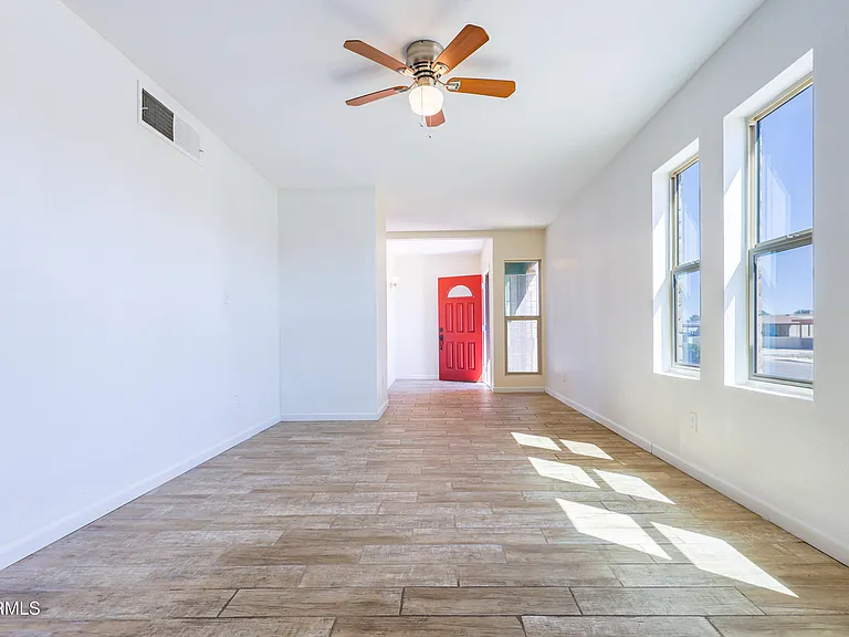 520 S 3rd St — Photo 3