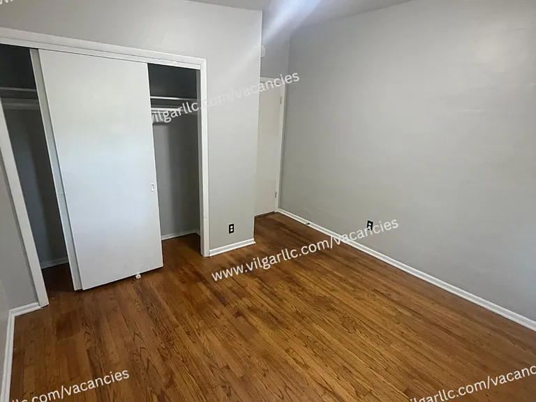 2783-2785 Brown St — Photo 14
