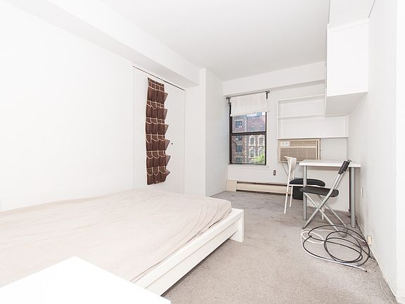 4th image of 220 Manhattan Ave APT 4R
