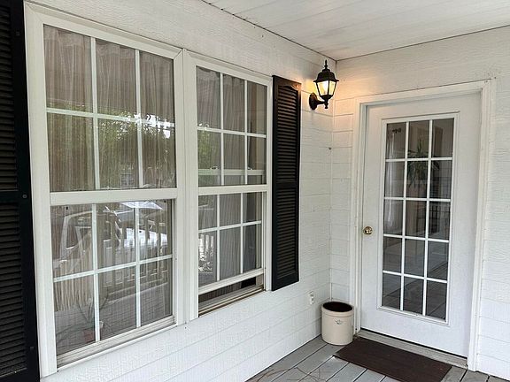 4th image of 575 N Bennett St