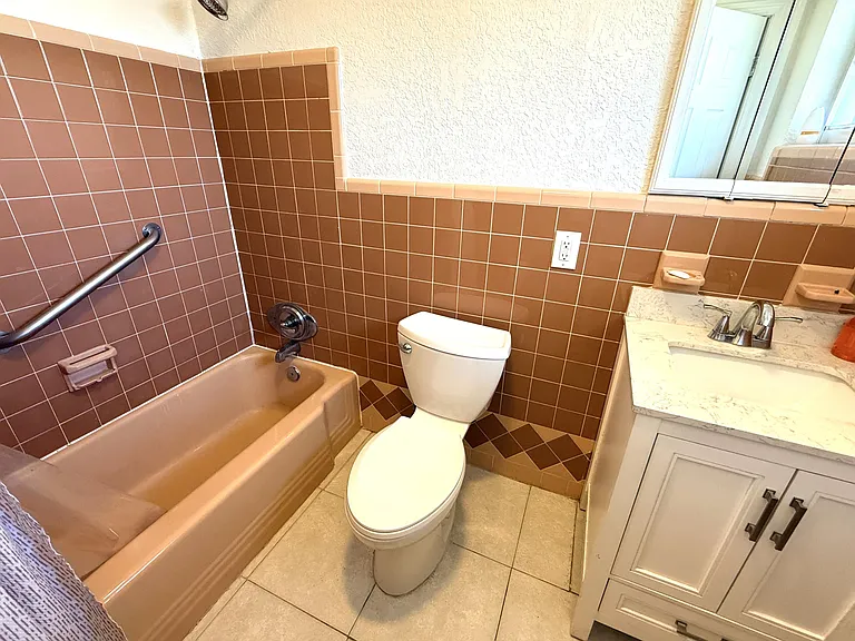 551 SE 15th St #W — Photo 7