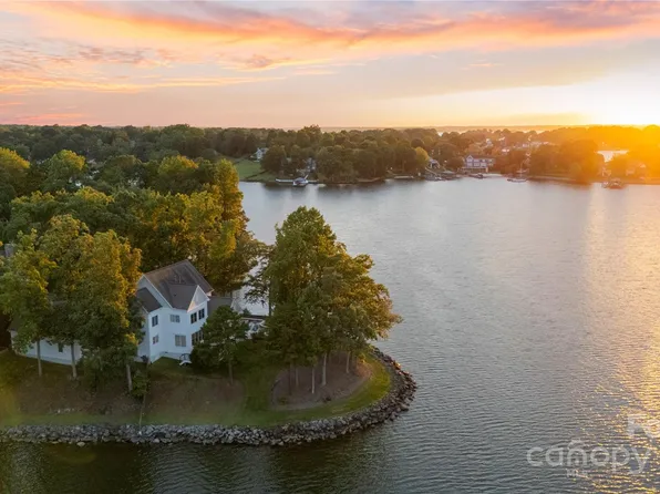 20721 Pointe Regatta Dr, Cornelius, NC 28031