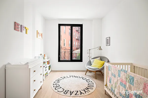 Sold by Triplemint | media 8