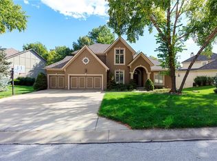 5827 Manor Dr, Parkville, MO 64152