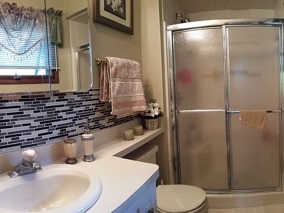 3rd image of 7134 Ashlawn Dr
