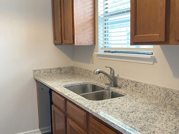 3rd image of 1290 Jefferson Ave #B