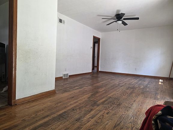 3rd image of 5597 Loch Lomond Rd