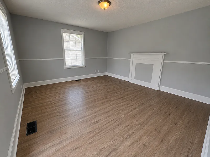 3 bed, 1.0 bath, 1216 sqft, $1,095 — Photo 2