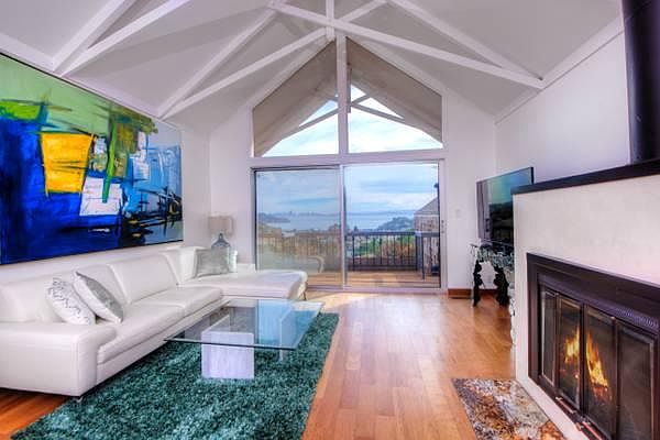 Living room with Fire Place and stunning view of the San Francico Skyline