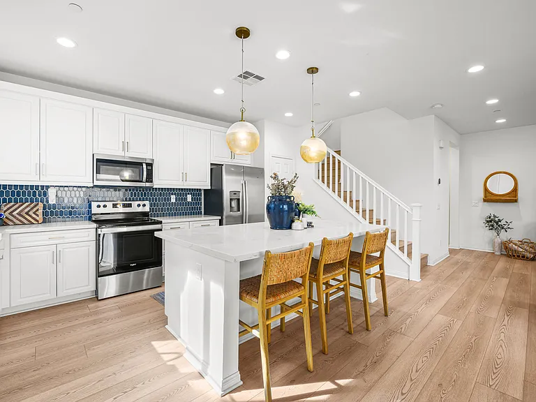 2612 Babaco St — Photo 7