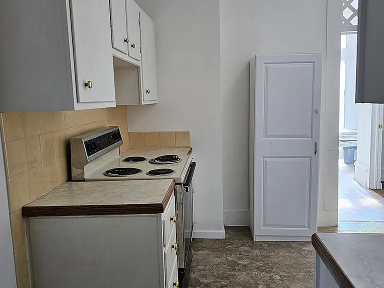 420 E 17th St — Photo 6