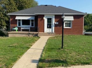 2091 Sunnyview Dr, Dubuque, IA 52001