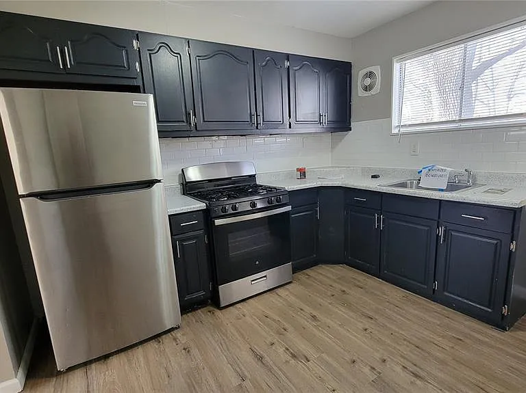 227 Meadowcrest Dr — Photo 4