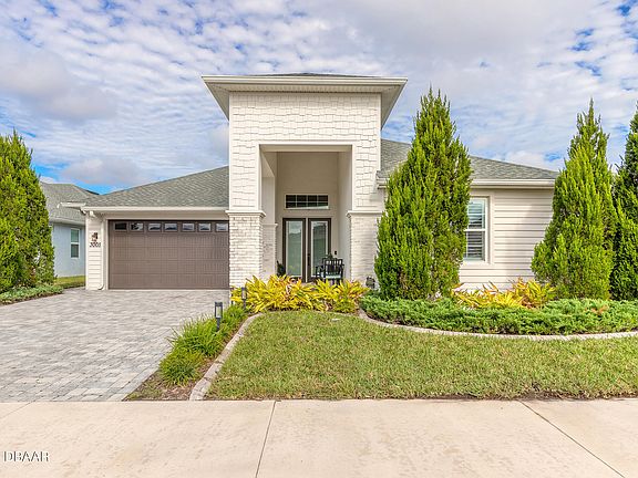 2nd image of 3005 King Palm Dr