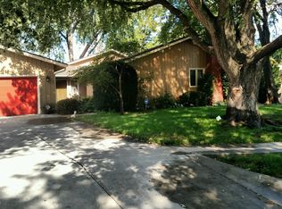 1126 Surrey Rd, Papillion, NE 68046