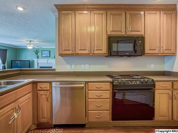 3rd image of 5021 Blakemore Dr SE