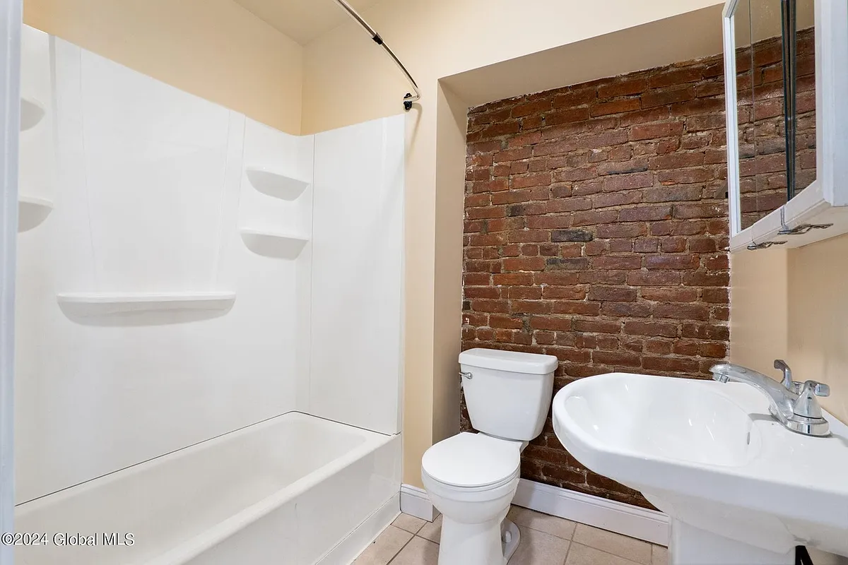 Building Photo - 73 Clinton St #2
