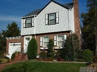 15 Bittersweet Ln, Valley Stream, NY 11581