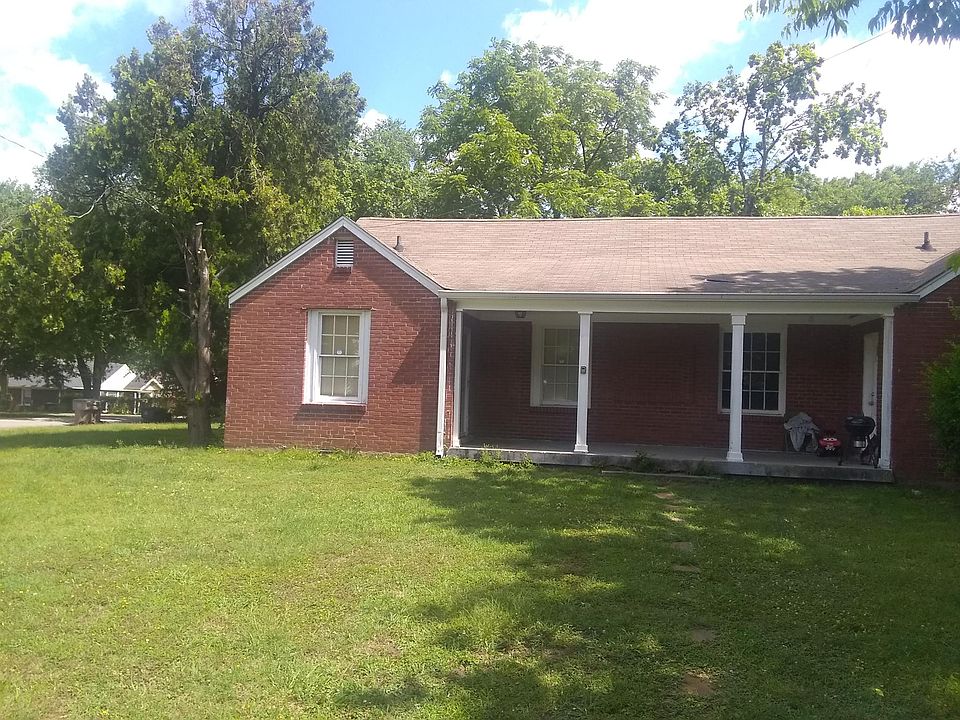 Nice front porch for enjoying great weather