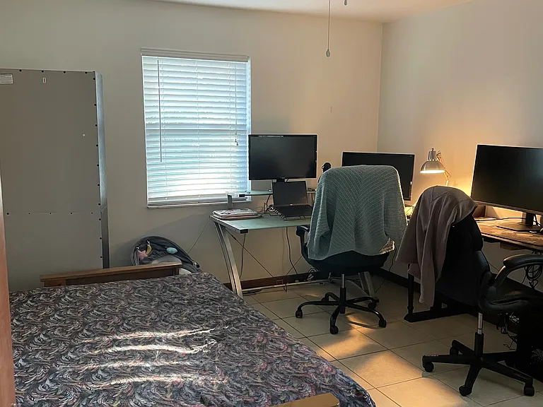 901 Nevada Dr NE — Photo 10