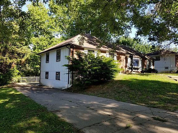 3rd image of 2301 N 82nd Ter