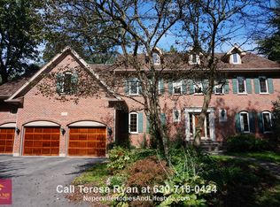 111 Trappers Ct, Naperville, IL 60565