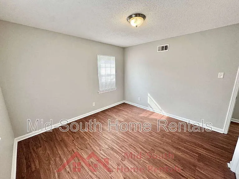 2050 Sharon Ln — Photo 12