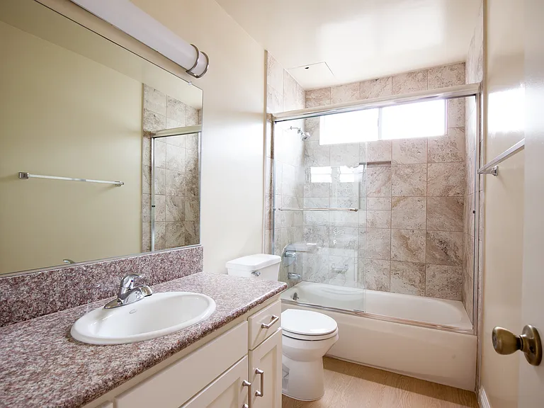 Coldwater Canyon Apartments — Photo 14