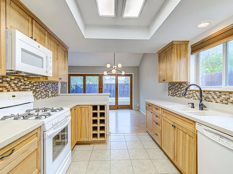11803 Hyacinth Dr — Photo 10