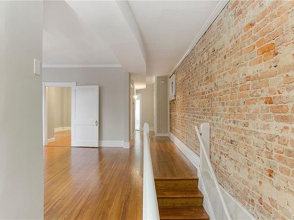 4th image of 7 N Sheppard St #U2