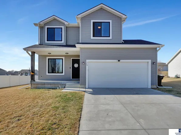 569 Santee Blvd, Tecumseh, NE 68450